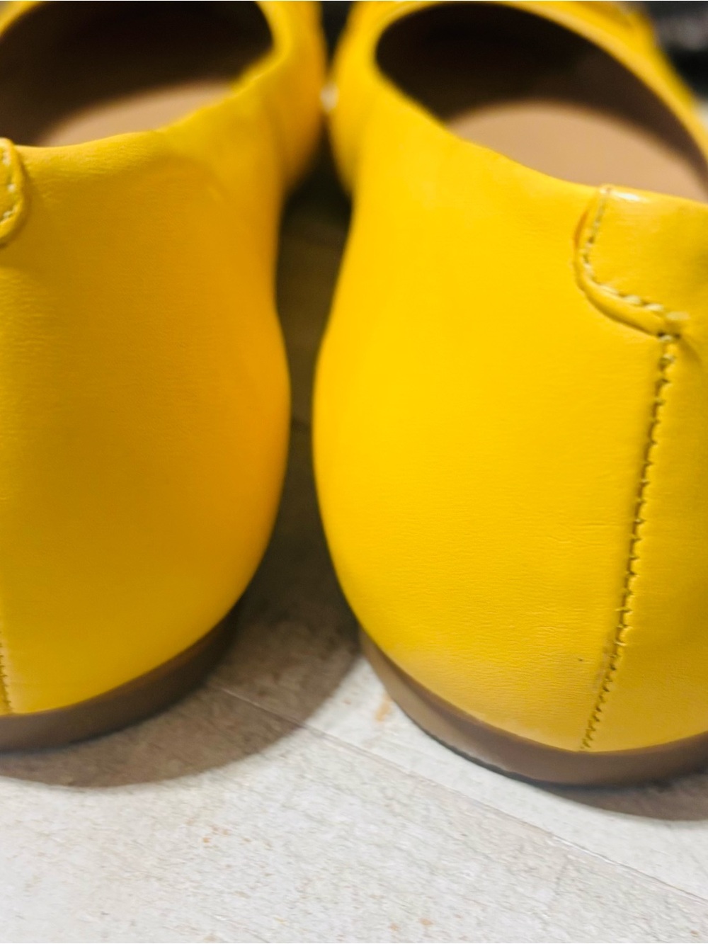 ❤️Talbots Yellow Gold Chain Leather Flats-Sz 8.5 - Picture 4 of 6